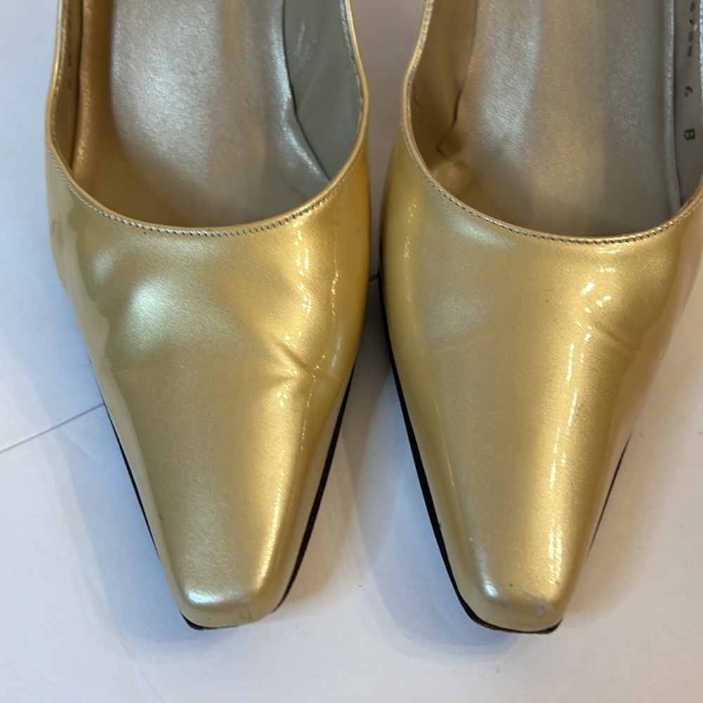 STUART WEITZMAN PATENT LEATHER LIGHT GOLD HEELS SZ 6 B - Picture 12 of 13